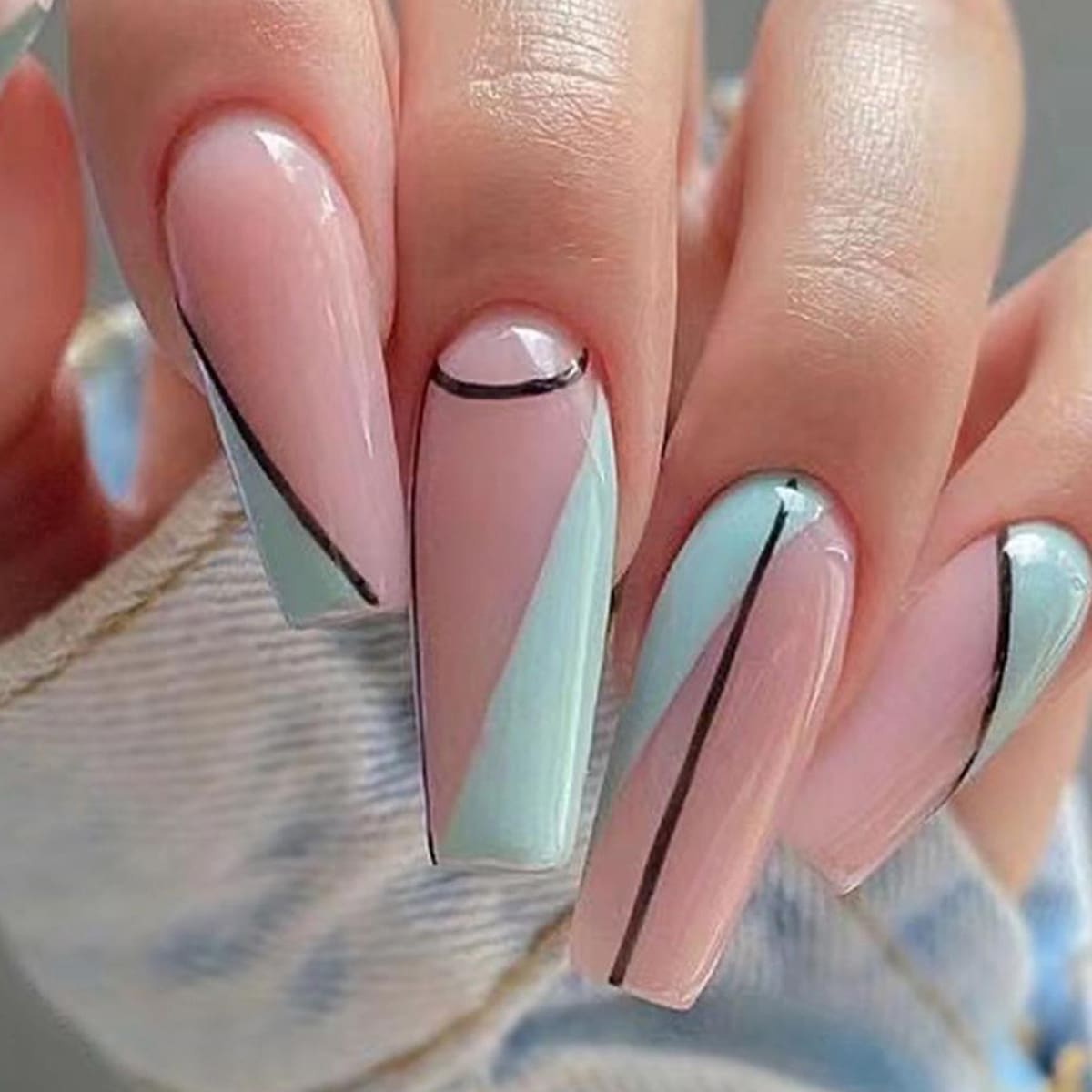 

24pcs Colorblock Fake Nail, Pink