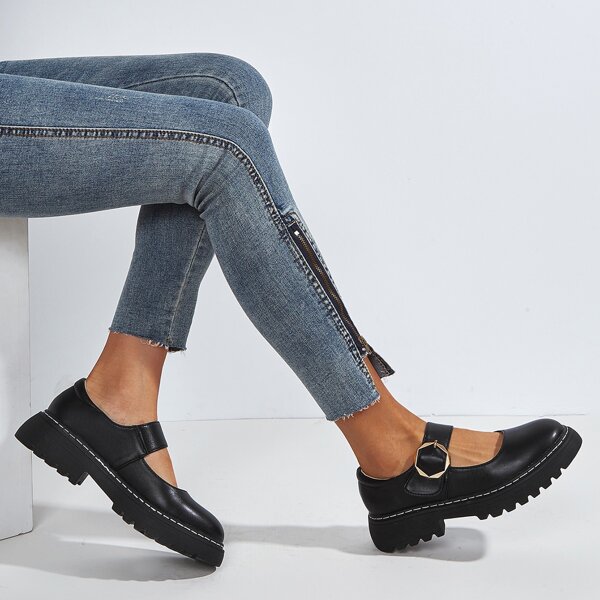 

Minimalist Buckle Decor Mary Janes, Black