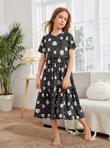 SHEIN 女孩花卉和波卡圓點圖案荷葉邊下擺睡衣