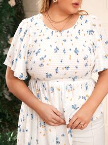 Mulvari Plus Ditsy Floral Asymmetrical Hem Shirred Top - White - View 5