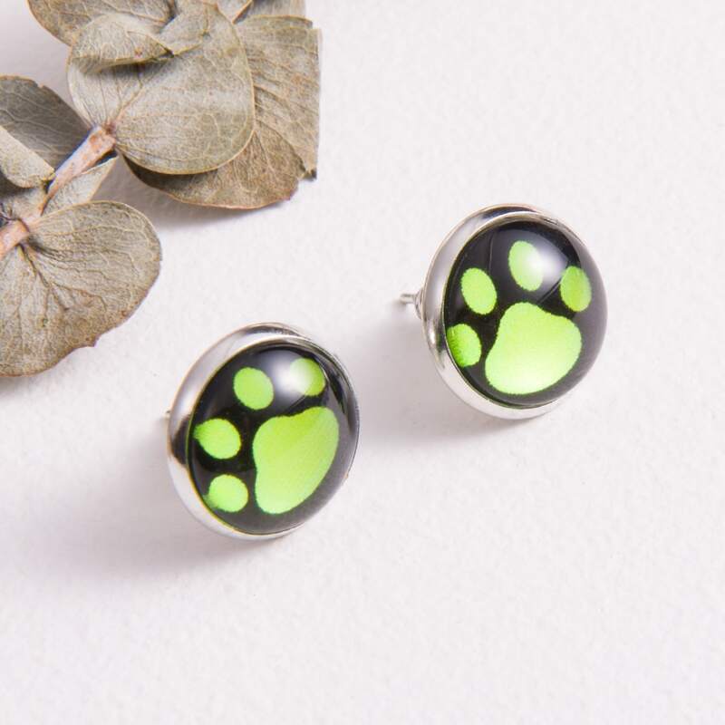 

Paw Print Round Stud Earrings, Green
