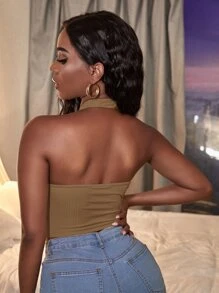 SHEIN SXY Camiseta Corta Sin Mangas Estilo Halter Con Diseño De Recorte En Cruz En La Parte Delantera - Caqui - Ver 2