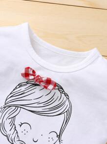 Camiseta con estampado de dibujos animados con shorts mezclilla bajo fruncido - Azul y blanco - Ver 3