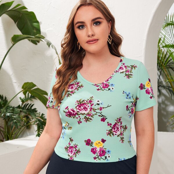 

Plus Scoop Neck Floral Print Tee, Multicolor