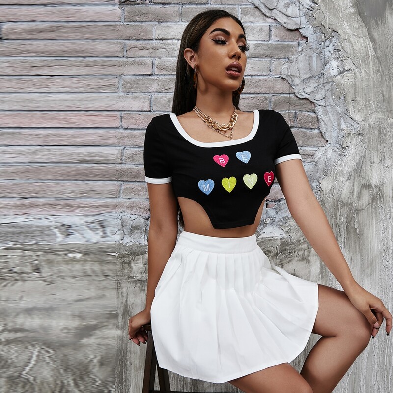 

Letter & Heart Embroidery Contrast Binding Asymmetrical Hem Tee, Black