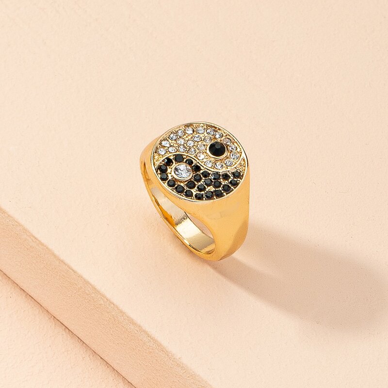 

Rhinestone Yin & Yang Design Ring, Gold