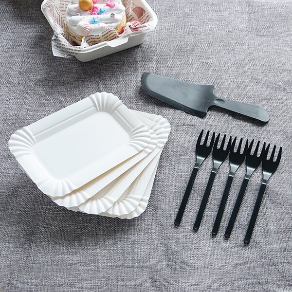 

5pcs Disposable Plate & 5pcs Fork & 1pc Cake Knife, Black and white