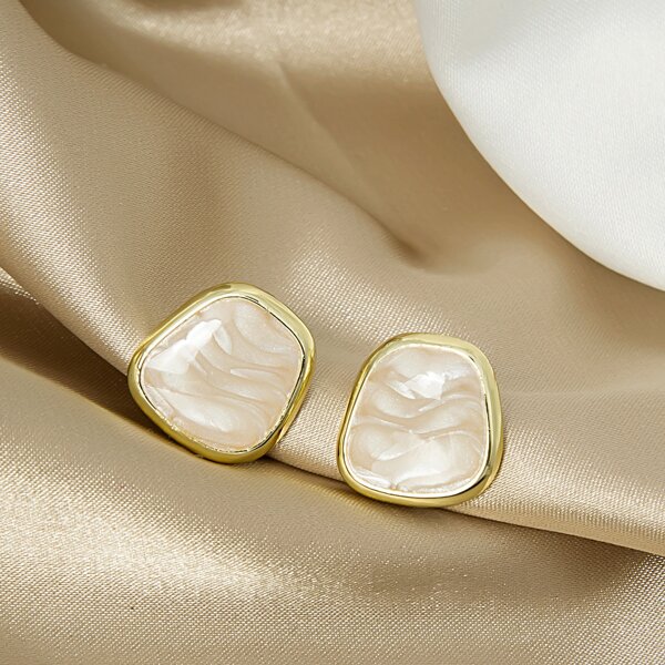 

Geometric Design Earrings, Gold