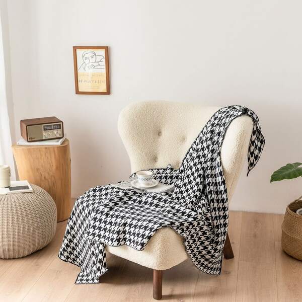 

Houndstooth Pattern Knitted Throw, Multicolor