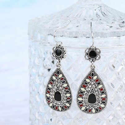 Rhinestone Detail Water-drop Earrings