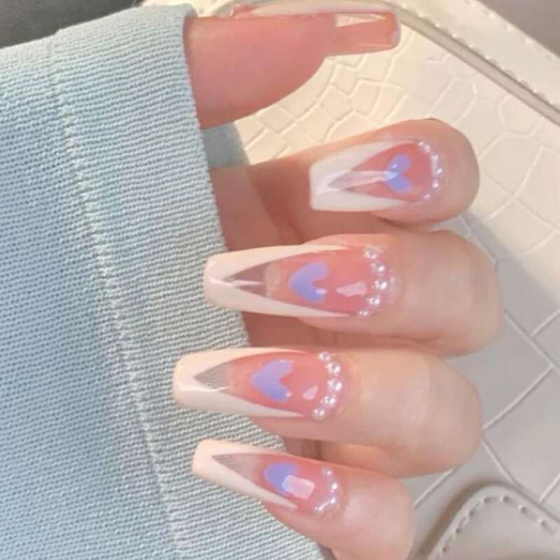 

24pcs Heart Pattern Fake Nail, White