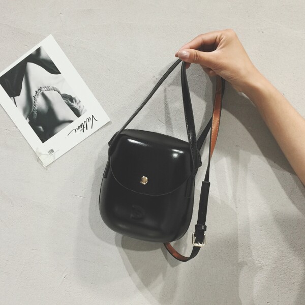 

Minimalist Flap Crossbody Bag, Black