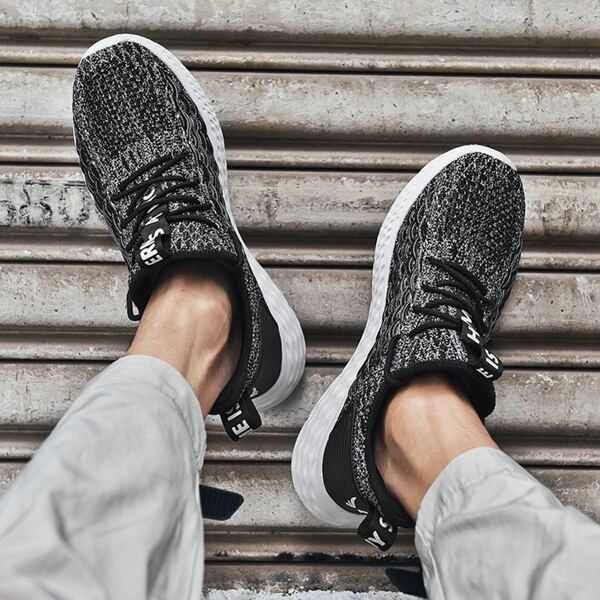 

Men Textured Letter Graphic Running Shoes, Grey