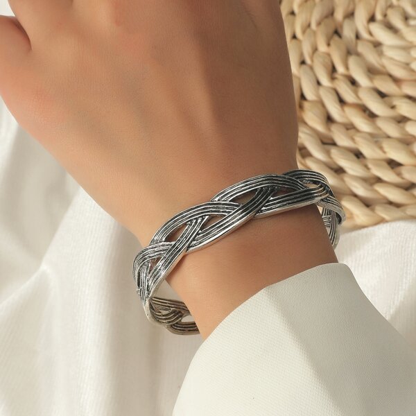 

Twist Design Bangle, Silver