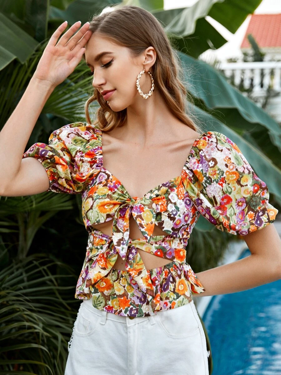 SHEIN 印花泡泡袖繫帶荷葉邊下擺上衣 - 彩色 - 查看 1