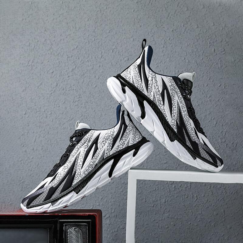 

Guys Fire Graphic Minimizes Bounce Running Shoes, Multicolor