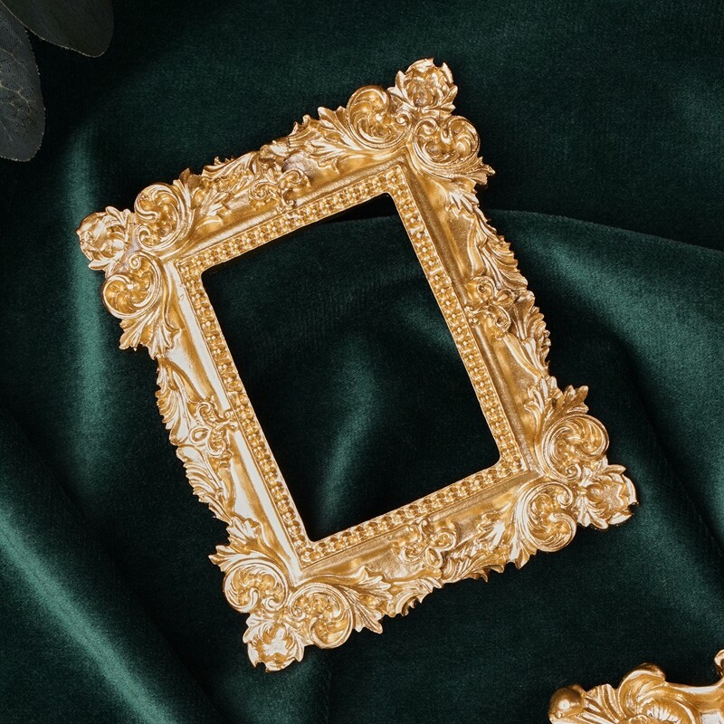 

1pc Vintage Relief Photo Frame, Gold