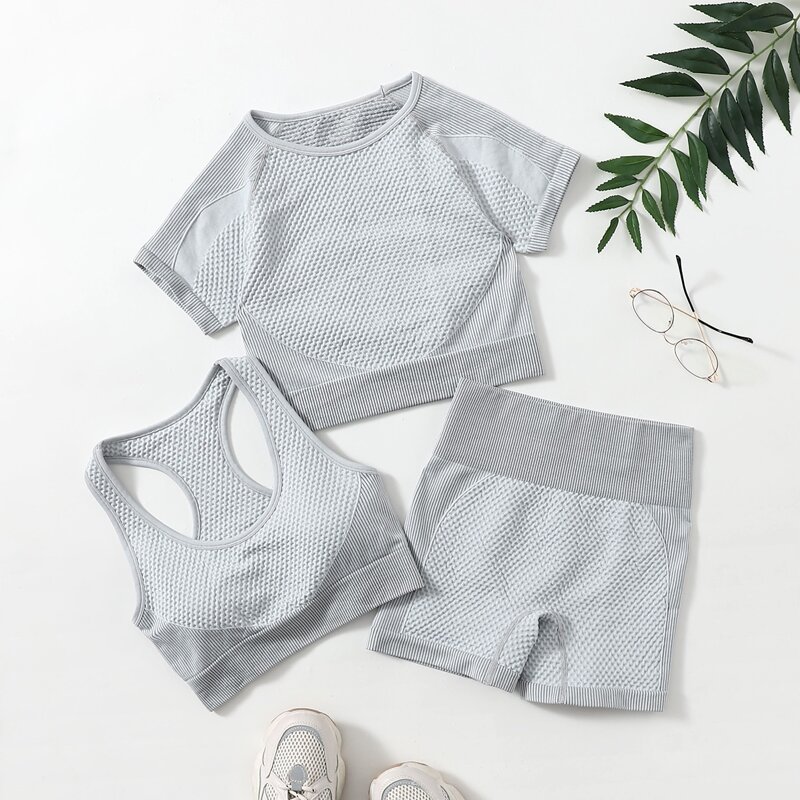 

Absorbs Sweat Solid Tee & Shorts Sports Set With Bra, Light grey