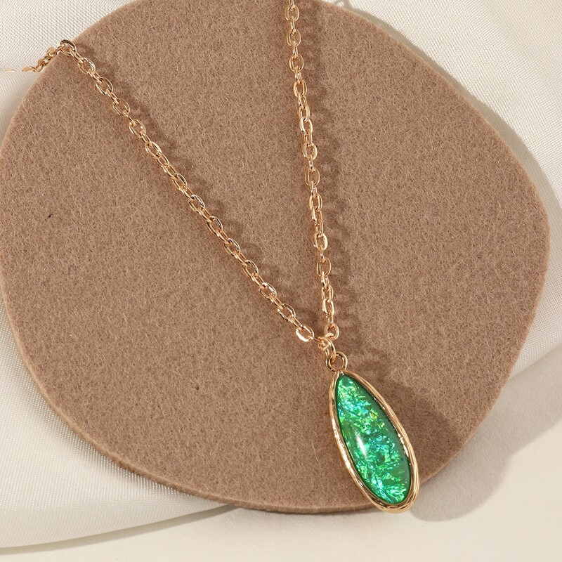 

Glitter Pendant Necklace, Dark green