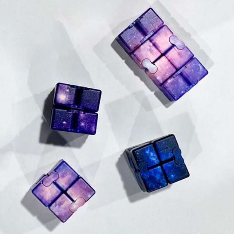

1pc Random Decompression Magic Cube, Multicolor