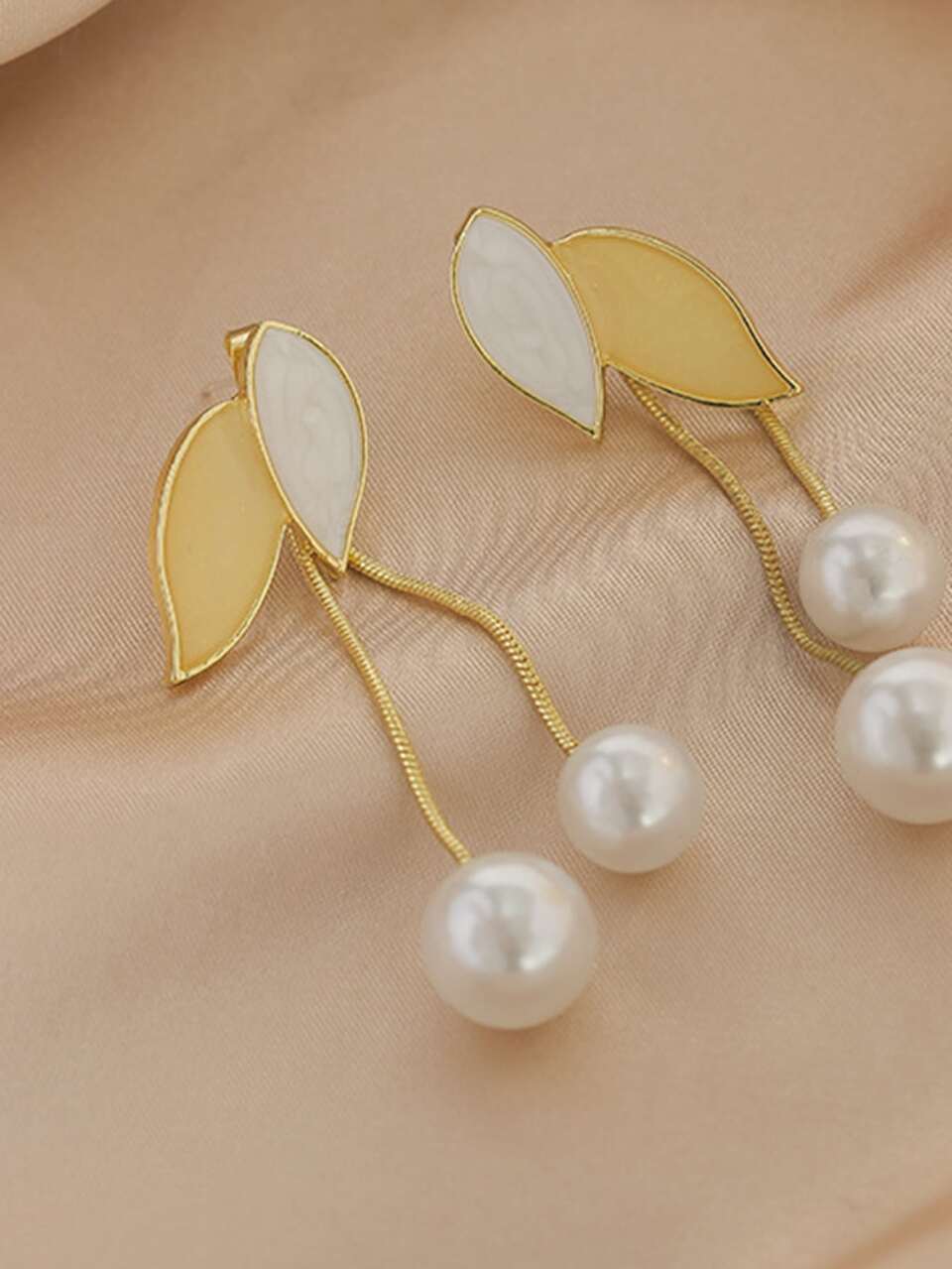 Faux Pearl Decor Earrings