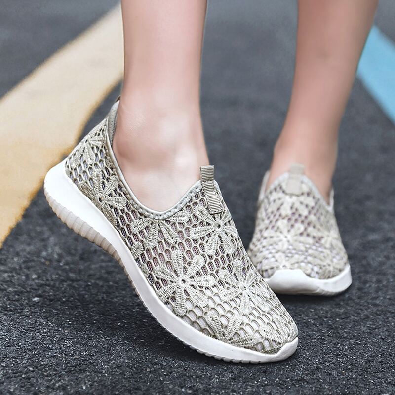 

Flower Embroidered Breathable Sneakers, Grey