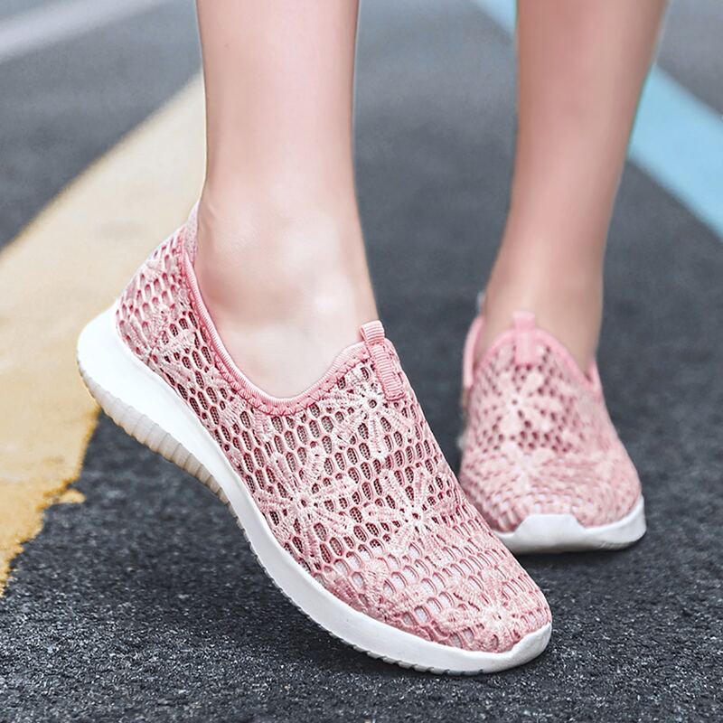 

Flower Embroidered Breathable Sneakers, Pink