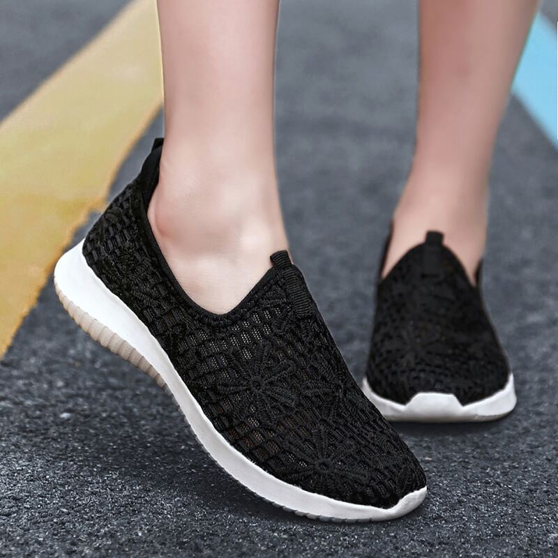 

Flower Embroidered Breathable Sneakers, Black