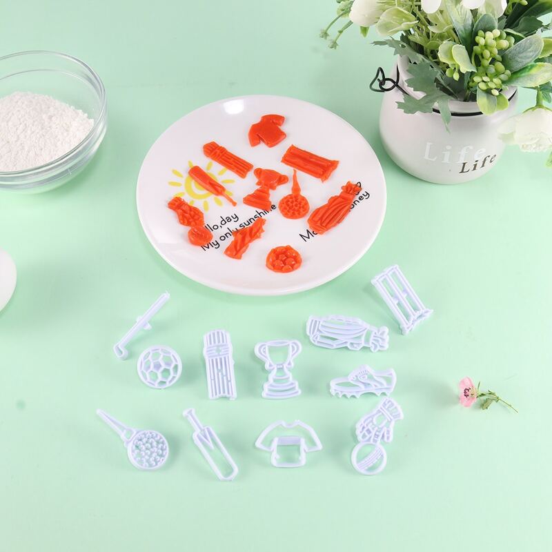 

11pcs Cartoon Shaped Baking Mold, White