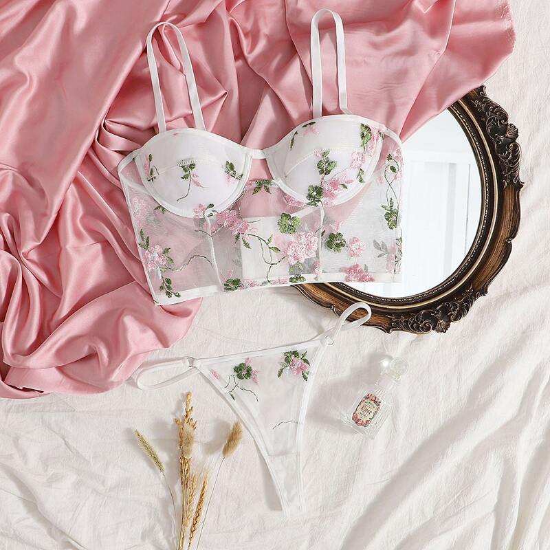 

Embroidery Mesh Underwire Lingerie Set, Multicolor
