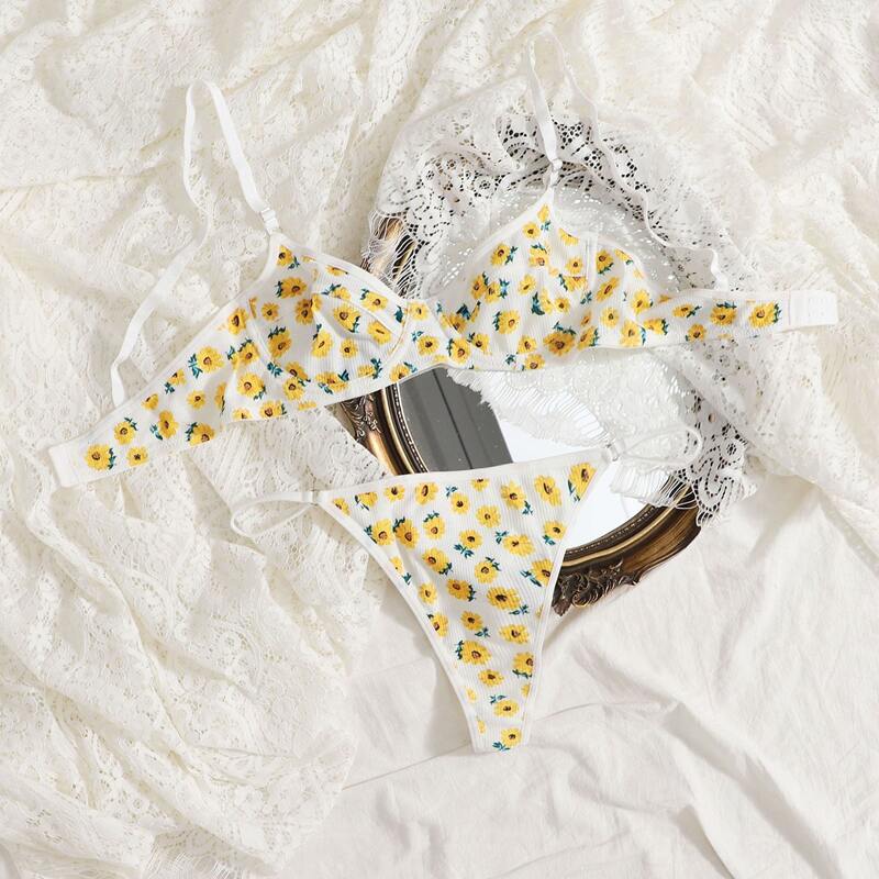 

Floral Print Underwire Lingerie Set, Multicolor