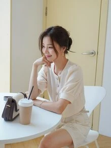 DAZY Áo crop top tay phồng cài cúc phía trước - Màu Khaki - Xem 8