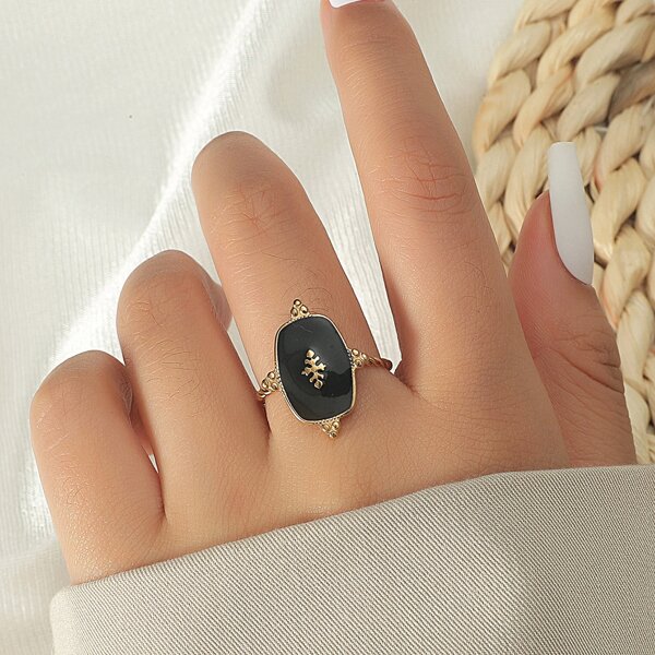 

Twist Cuff Ring, Gold