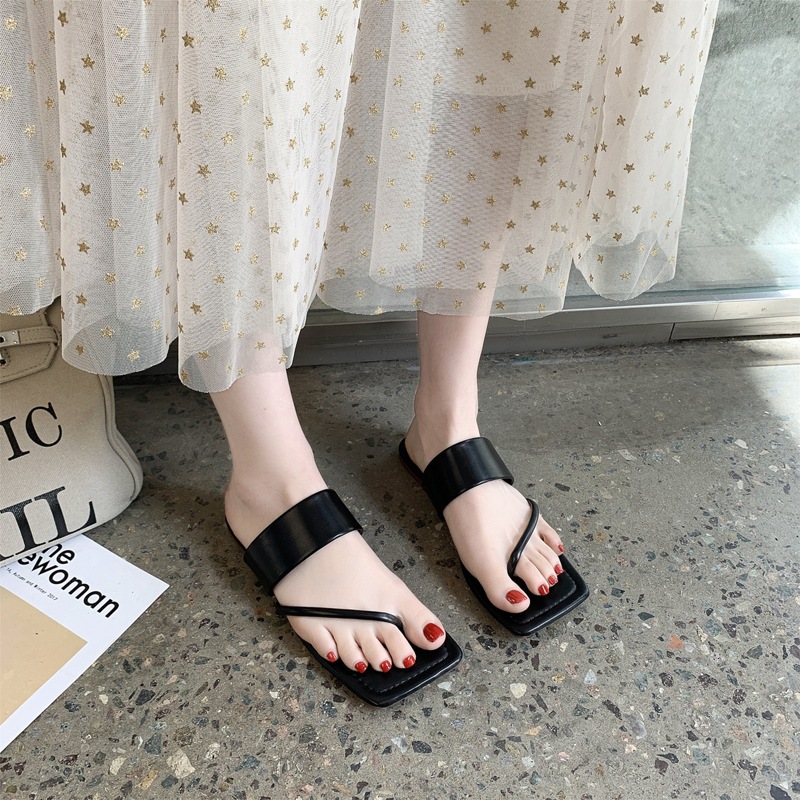 

Toe Post Thong Sandals, Black