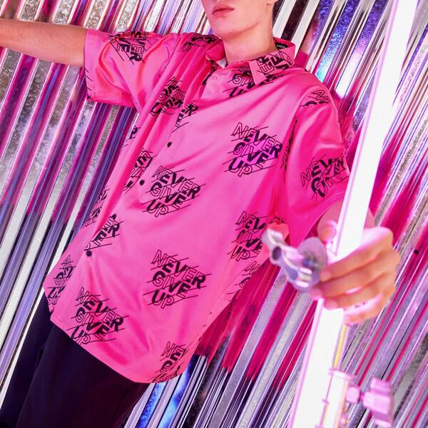 

Men Slogan Graphic Shirt, Pink