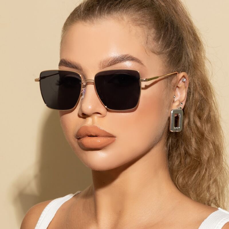 

Square Frame Tinted Lens Sunglasses
