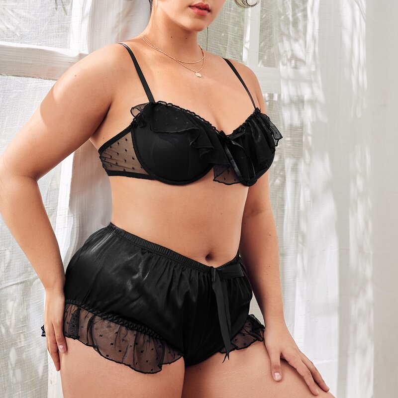 

Plus Contrast Mesh Underwire Lingerie Set, Black