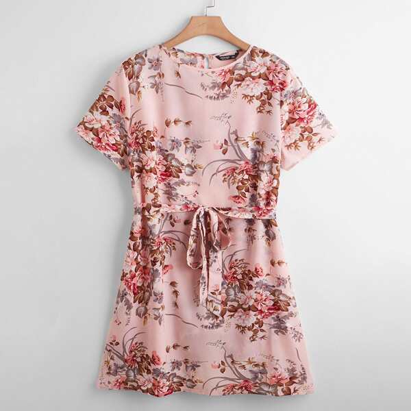 

Plus Keyhole Back Belted Floral Dress, Multicolor