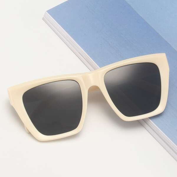 

Oversized Frame Sunglasses