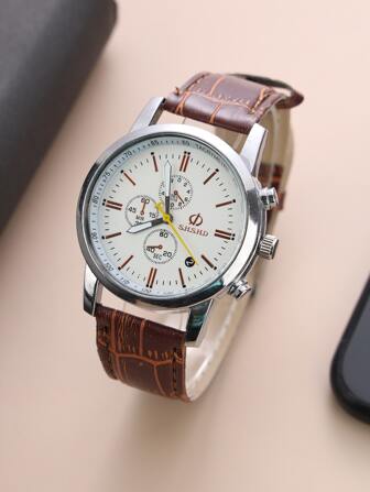 Men Triple Dial Round Pointer Quartz Watch