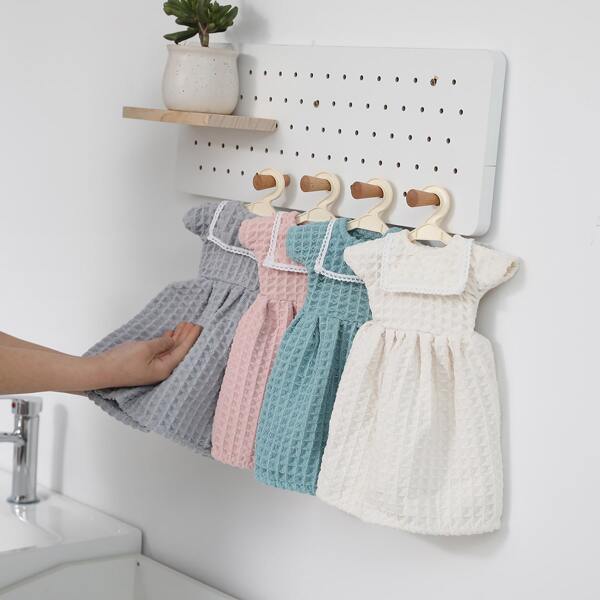 

1pc Dress Shaped Random Hand Towel, Multicolor