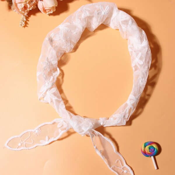 

Flower Embroidered Scarf, White