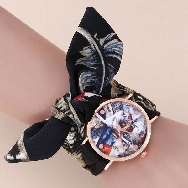 

Velvet Strap Round Pointer Quartz Watch