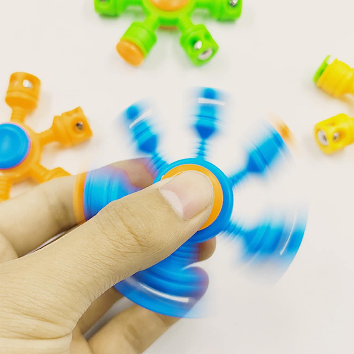 

1pc Random Finger Gyro, Multicolor