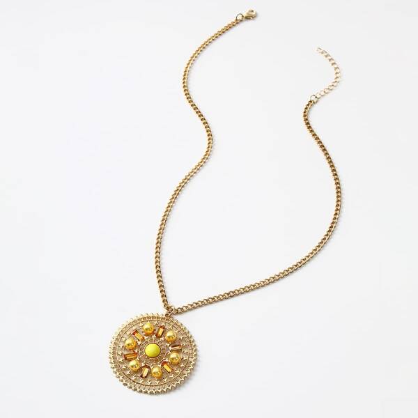 

Hollow Out Round Charm Necklace, Yellow
