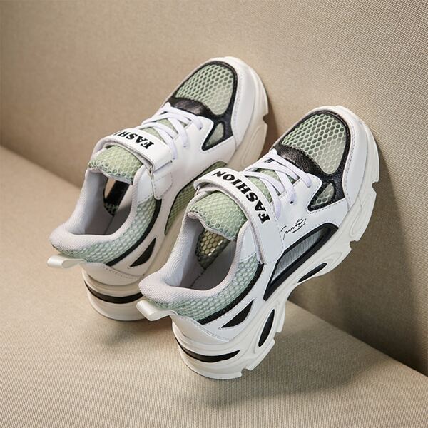 

Girls Letter Graphic Cut Out Mesh Panel Sneakers, Black and white