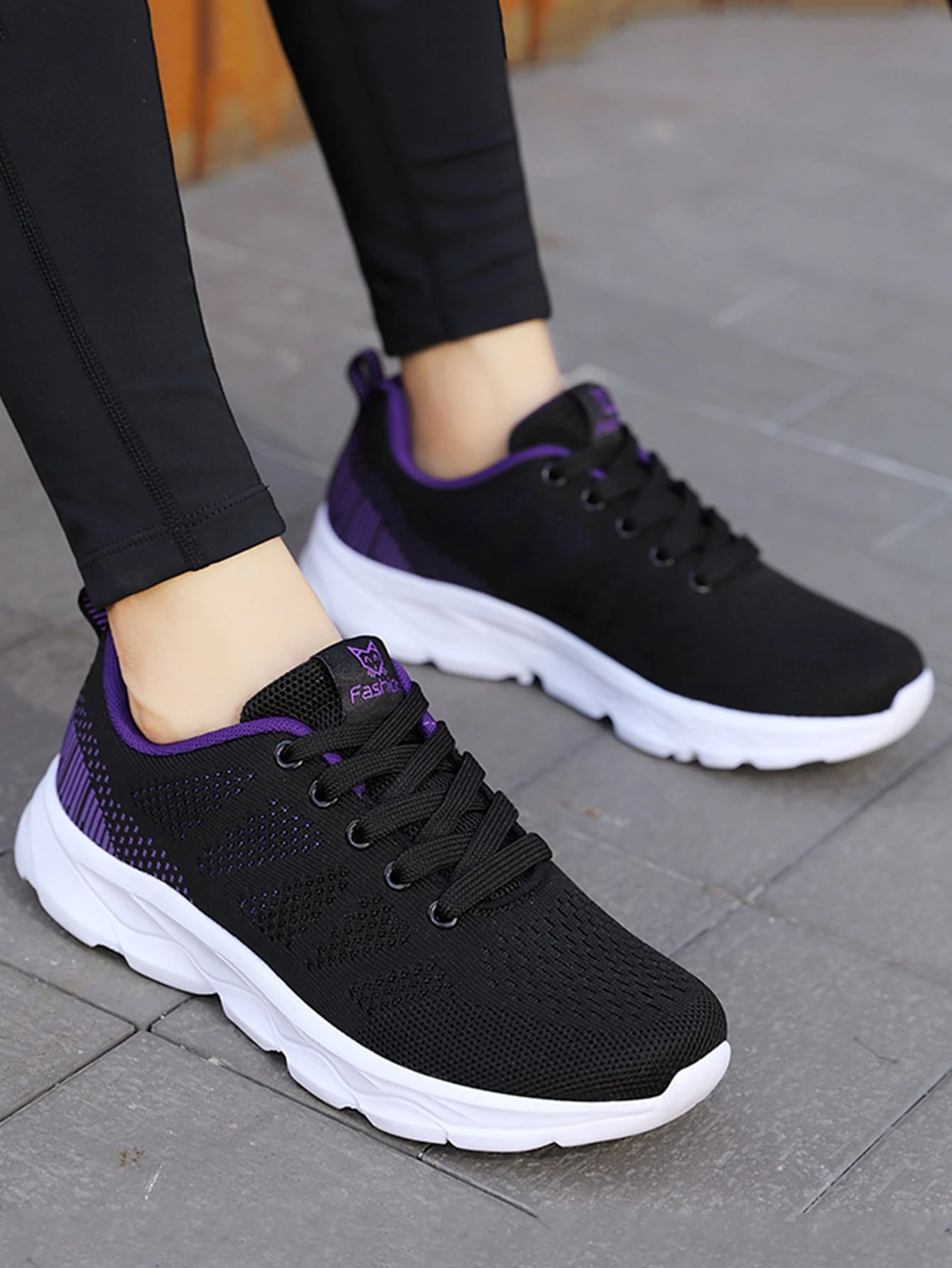 Zapatos de atletismo con patrón de rayas con cordón Zapatos de atletismo con patrón de rayas con cordón