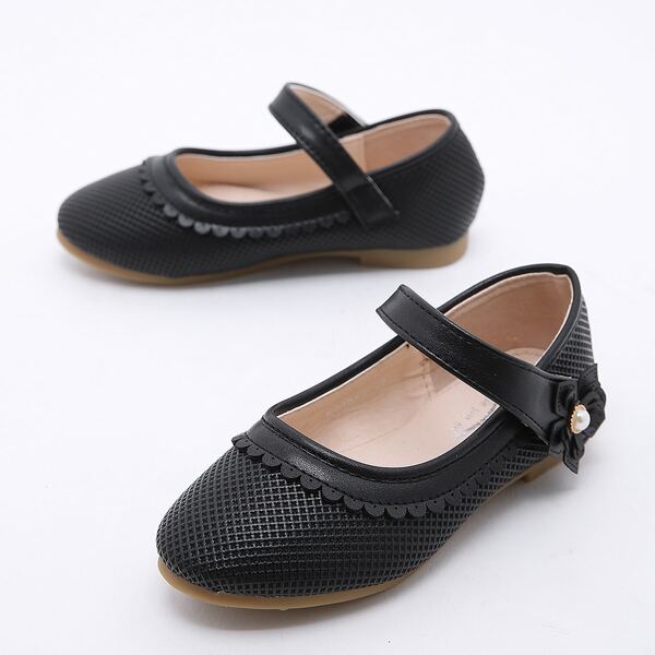 

Toddler Girls Scallop Trim Mary Jane Flats, Black