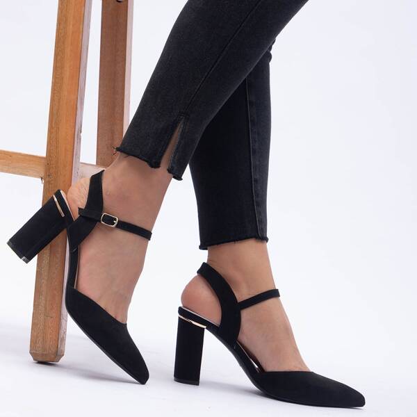 

Minimalist Point Toe Chunky Pumps, Black