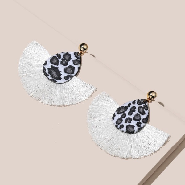 

Leopard Pattern Water Drop Decor Earrings, White